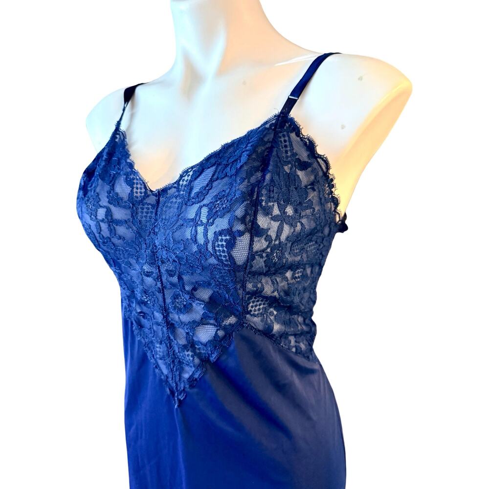 Vintage Vanity Fair Nylon Slip 1970s Lace Bodice Sweetheart Neckline Size 38 - Picture 2 of 13